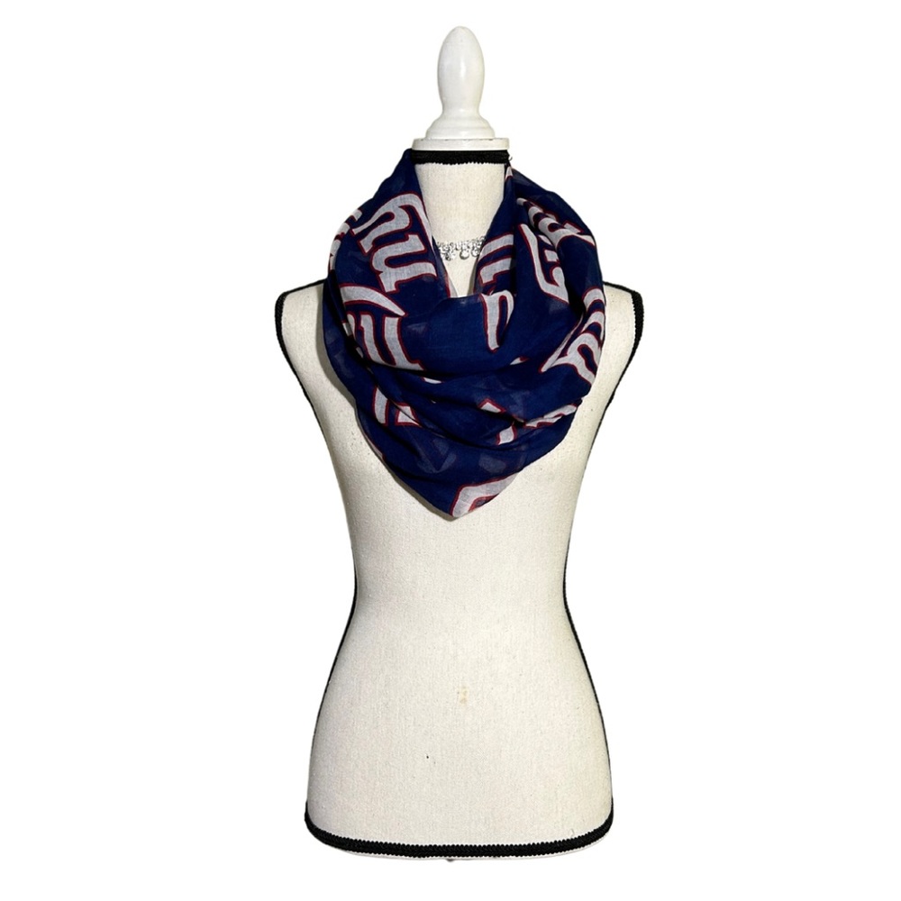 NFL New York Giants Women’s Blue Lightweight Athletic Infinity Scarf